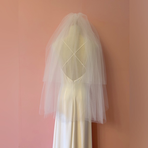 Two Tier Short Wedding Veil with Comb Waist Length - Picture 3 of 7